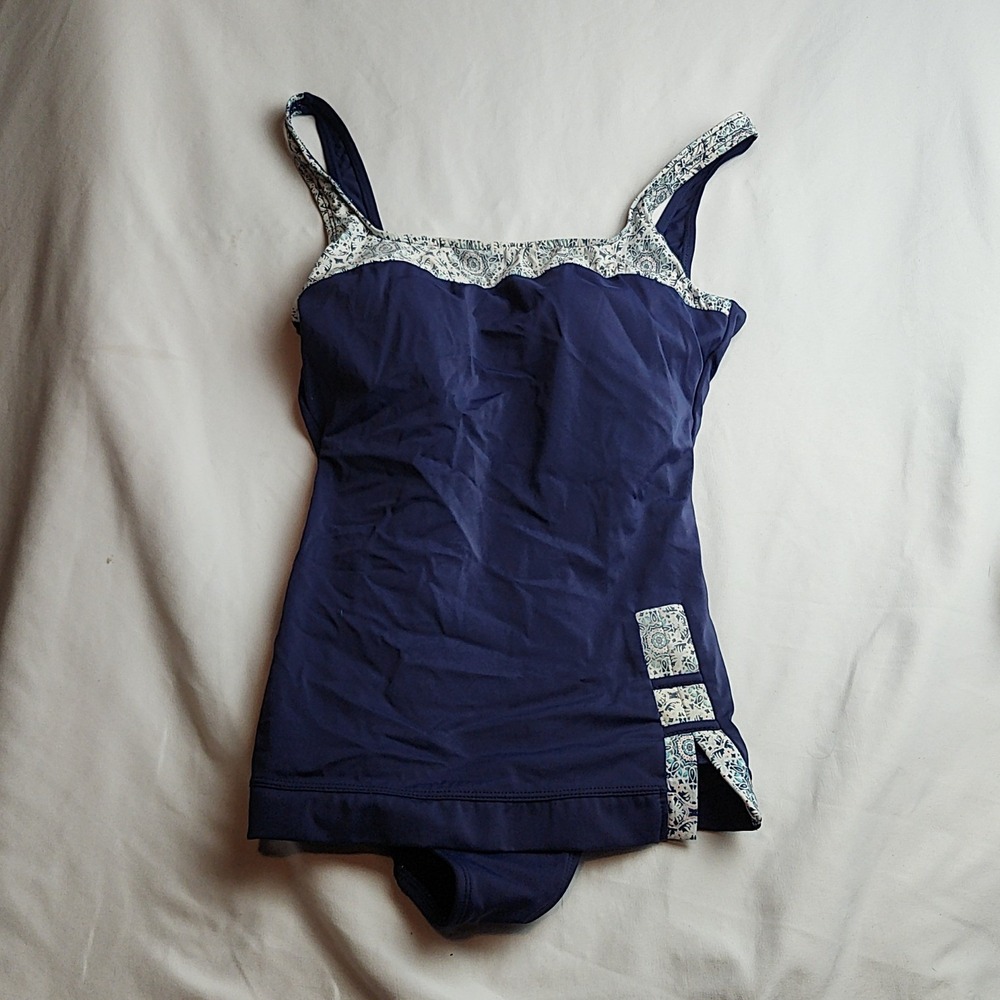 A Shore Fit One-Piece Swimsuit Skirted Navy Floral Women's Size 8